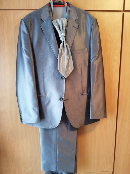 Costum barbati ocazii