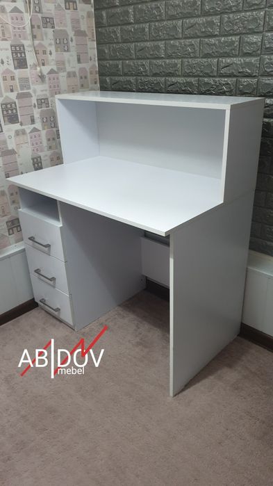 Универсальный стол школьника от производителя по низкой цене