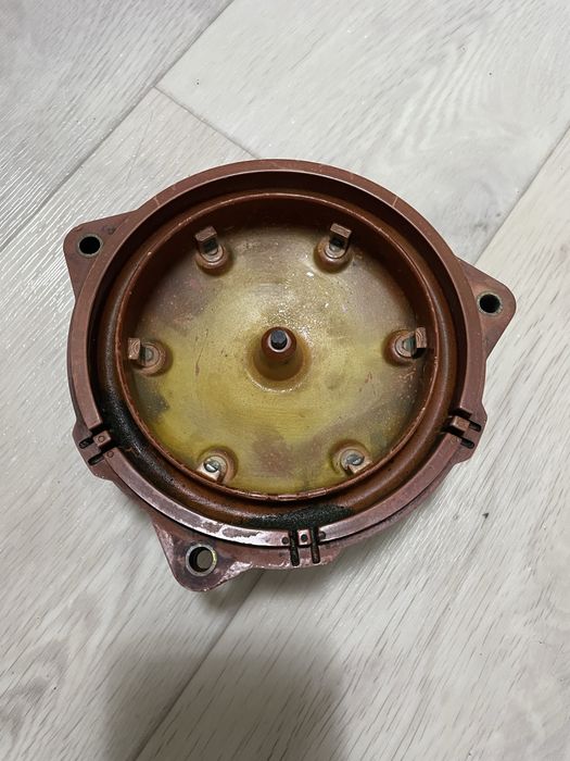 Крышка трамблера мерседес 103-104мотор