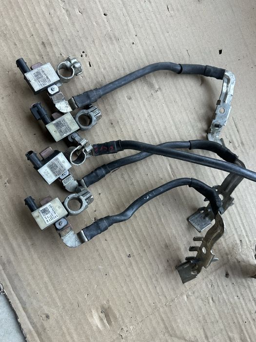 Borna minus / plus cu senzor pentru Volkswagen passat b8 golf 7 skoda superb 3 octavia 3