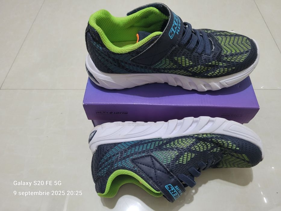Adidasi Skeckers 35, aproape noi