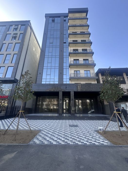 Сдам помещение 8 этажное здание1 этаж Яккасарай400м2