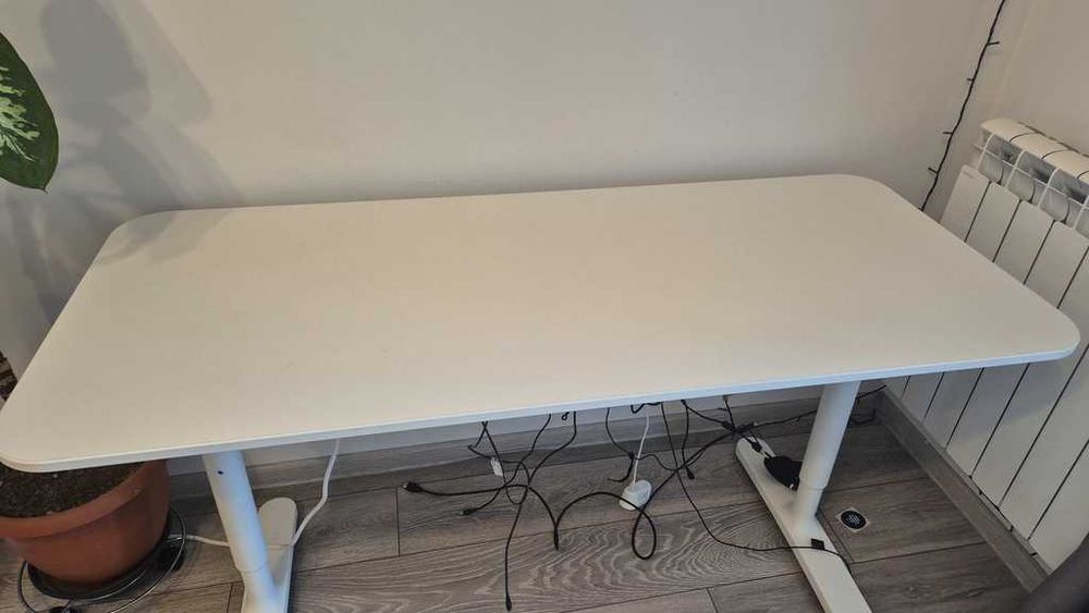 Birou IKEA BEKANT, stare foarte buna