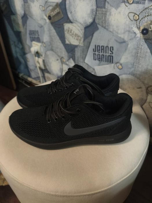 Кроссовки женские