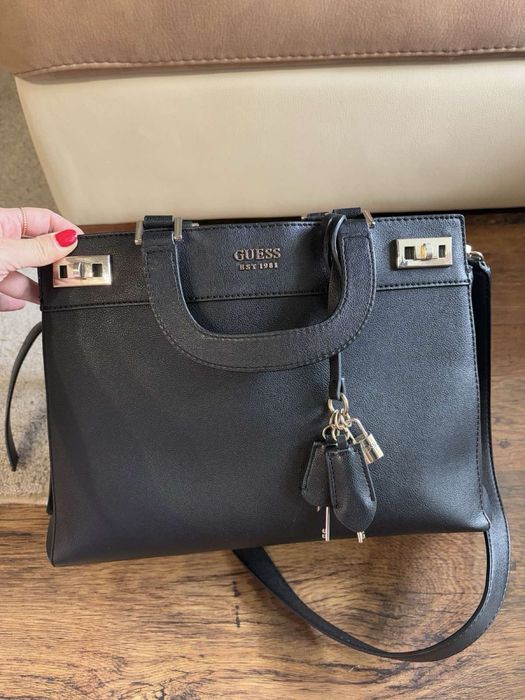 Дамска чанта Guess