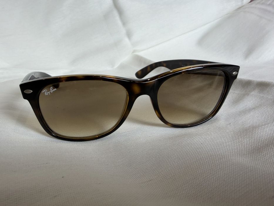 СЛЪНЧЕВИ ОЧИЛА — Prada, Ray-Ban, Prego