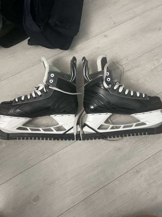 Продам коньки Bauer