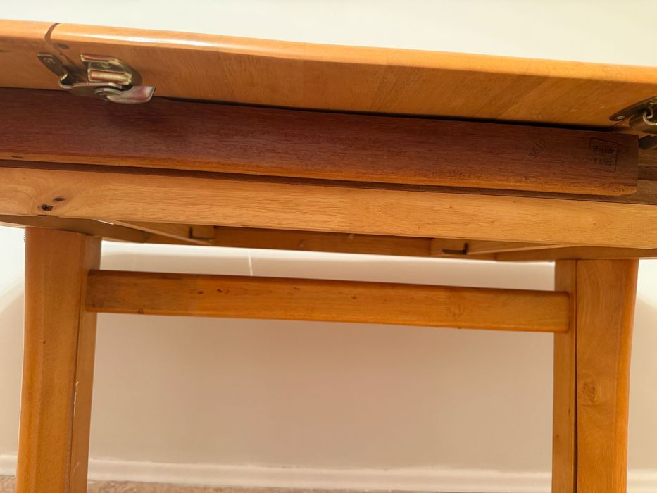 стол, убирается середина .