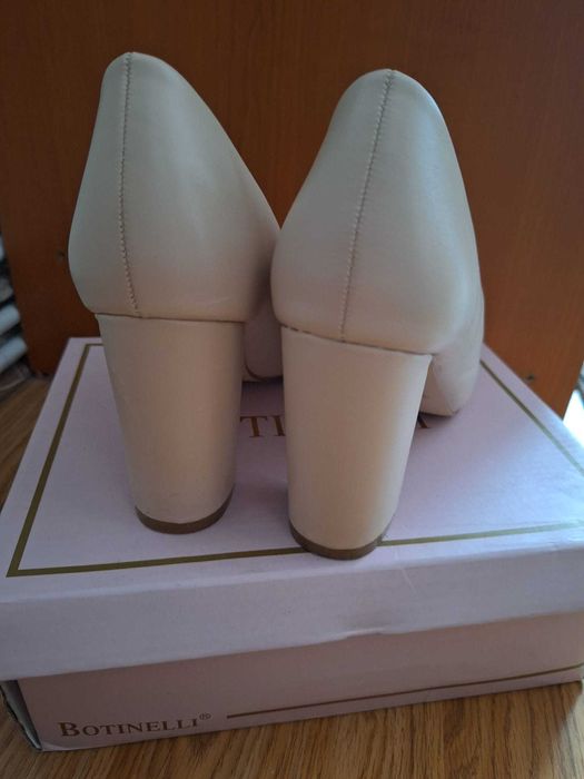 Vand pantofi dama cu toc