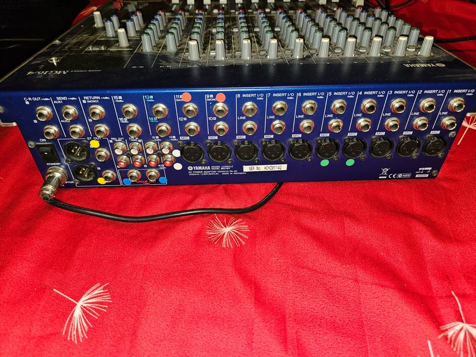 Mixer muzical Yamaha MG16/4 cu 15 intrări