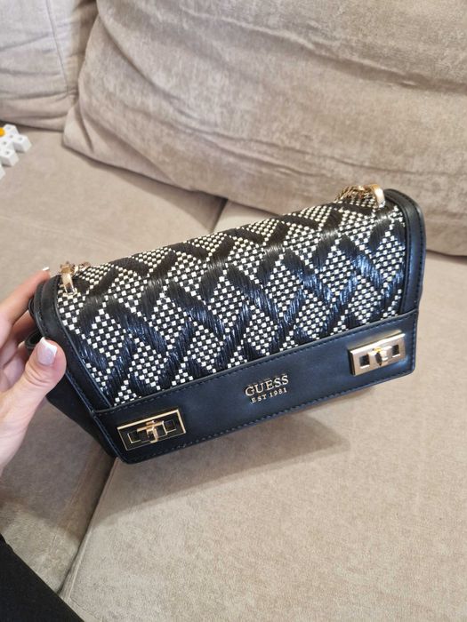 Дамска чанта GUESS
