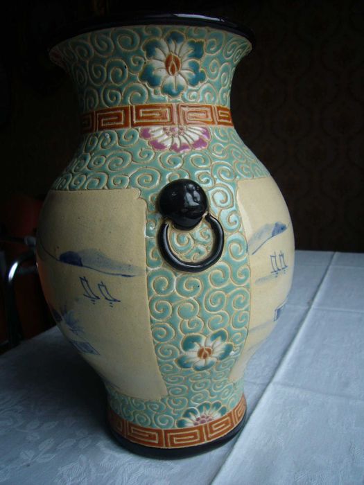 Декоративна керамична ваза среден размер