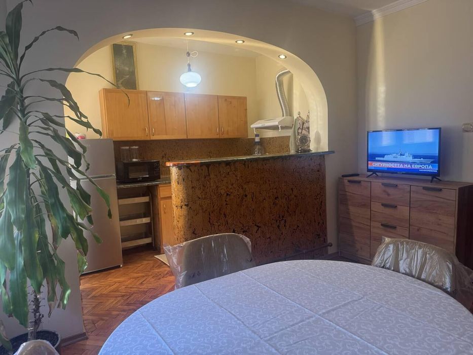 Дава се под наем Тристаен апартамент в Бургас, Възраждане - 109 кв.м за 687.99 € - Снимка #1