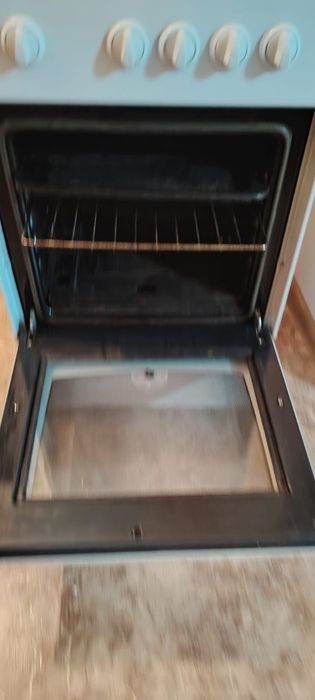 Продам газ плиту Greta