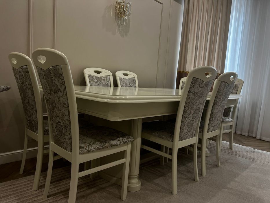 Стол со стульями