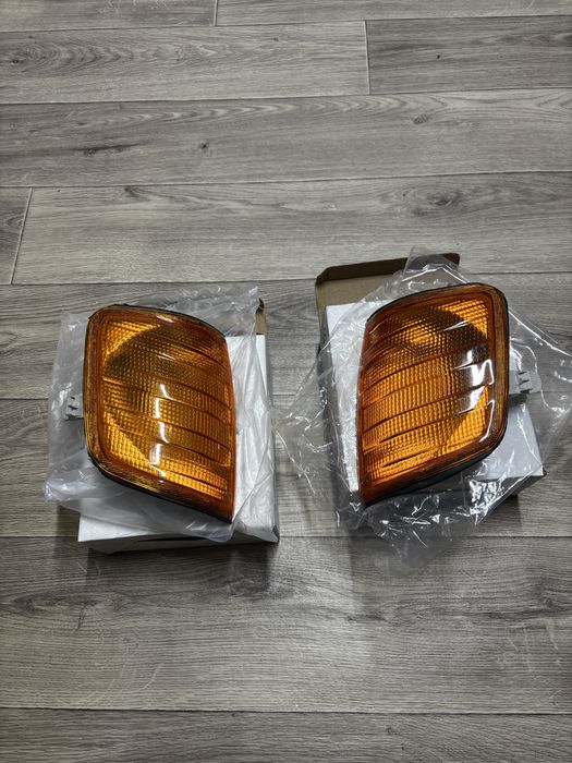 Продам поворотники мерседес w124