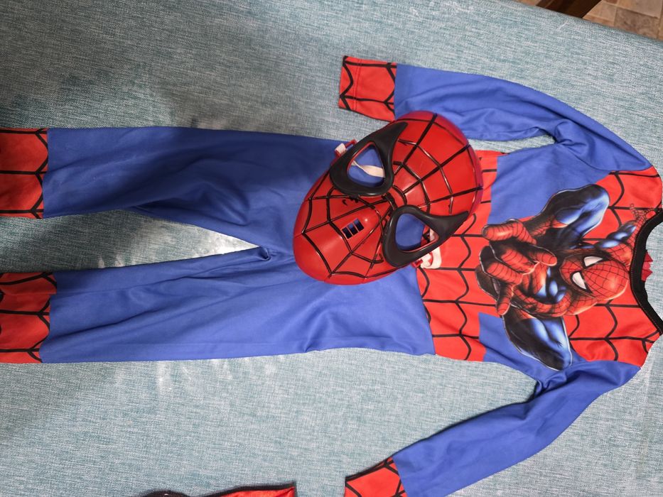 Человек паук , Санта