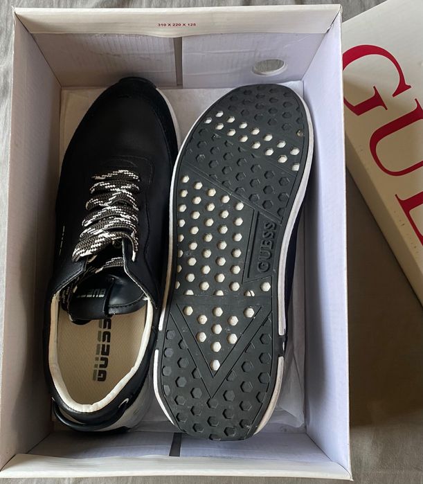 Спортно елегантни Guess