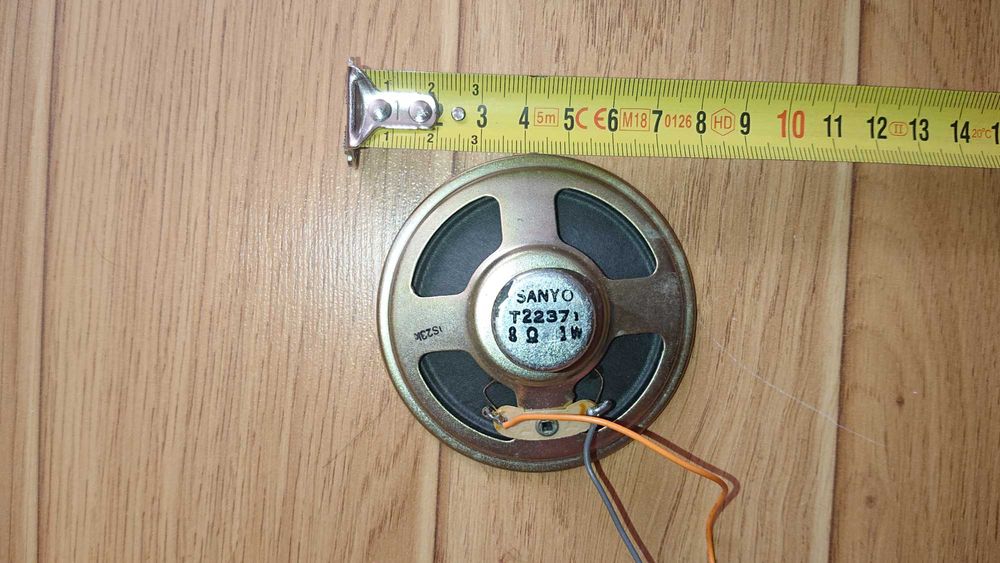 Стар висоговорител от  радио SANYO .