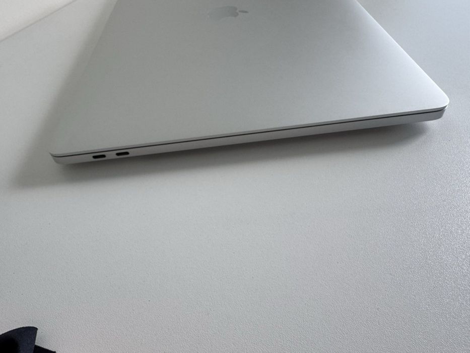 Apple MacBook Pro 16” 2019 – i9, 16 GB RAM