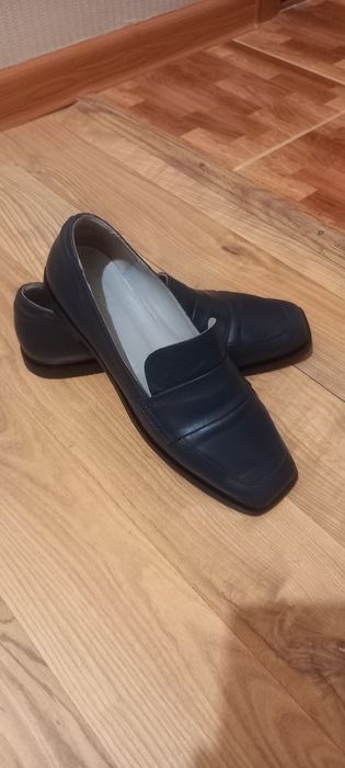 Продам женскую обувь.