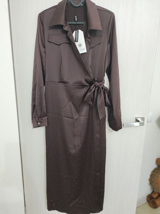 Новое атласное платье