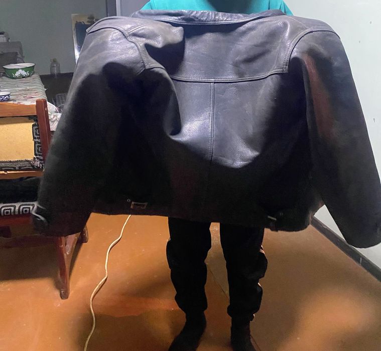 Продам куртку кожанаю превизёную из России в хорошем состоянии