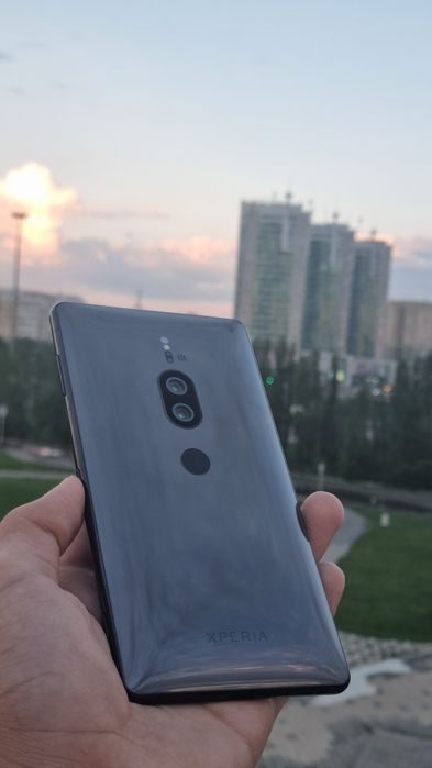 Продам Sony Xperia XZ2 Premium