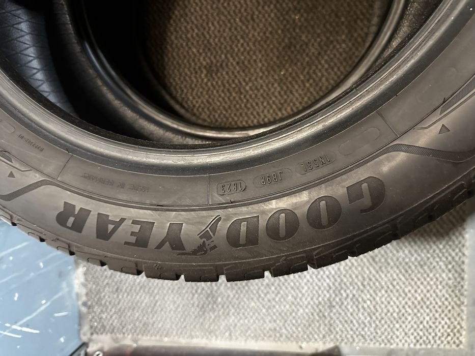 235/55 R18 104H XL- Goodyear UltraGrip Performance Suv M+S Oferta