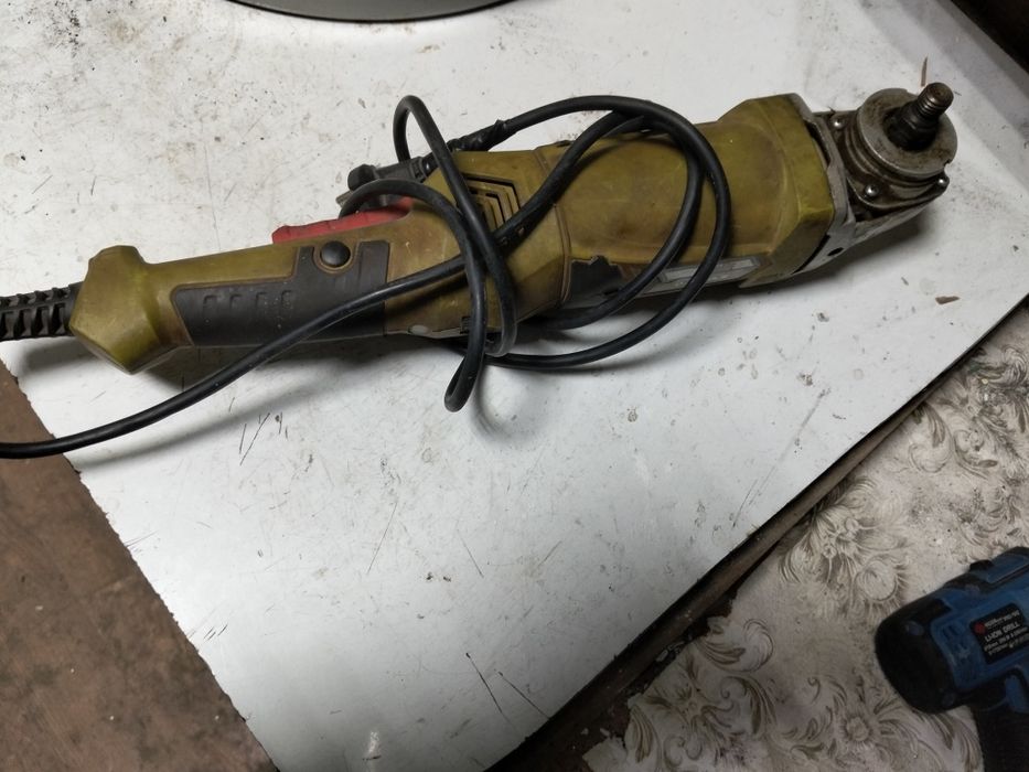 Продаю болгарку есть регулятор оборотов