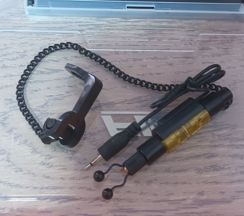 Set 4 Hangere (swinger) FL cu iluminare si Valigeta transport Jy-sw-10