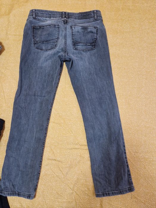 Blugi mărimea 42