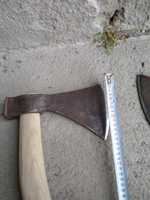 Продавам две антикварни огромни брадви Франция 19-ти век