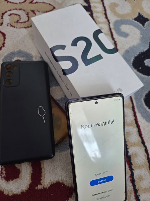 Продам Самсунг S20 fe.6/128.