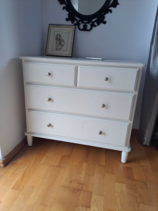 Comoda alba eleganta