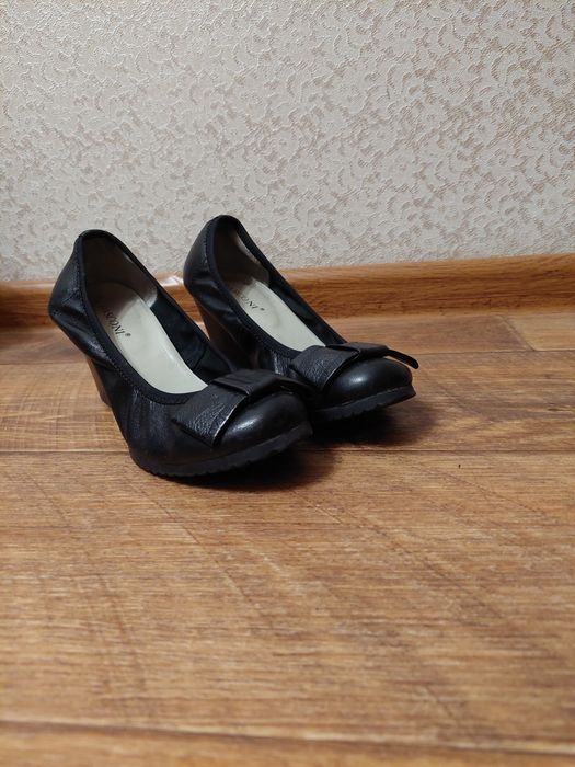 Продаю кожаные туфли