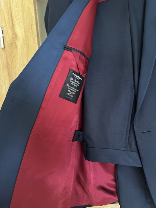 Официален костюм Teodor