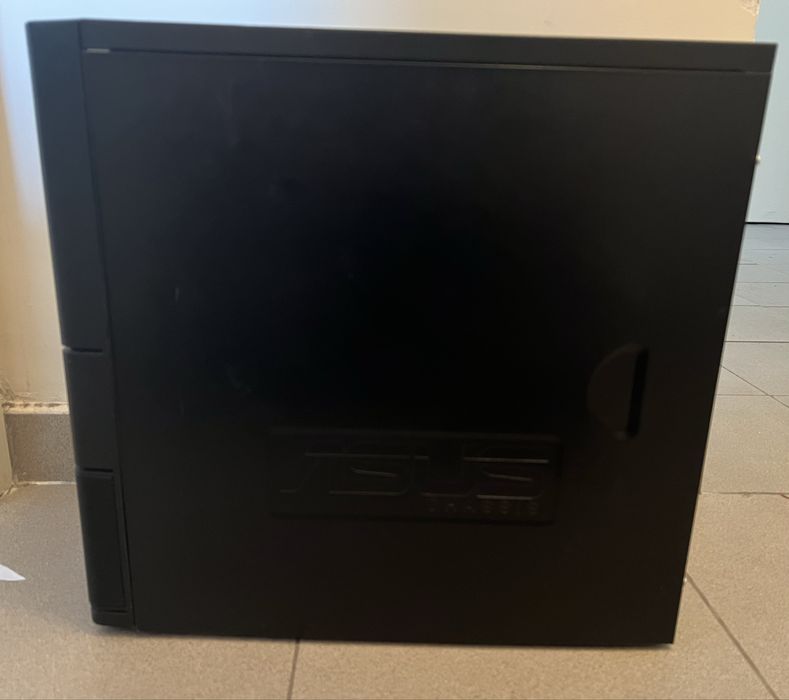 Кутия за компютър Asus + захранване 650w Thermaltake