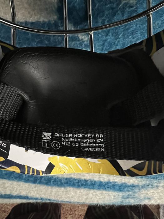 Хоккейный вратарский шлем