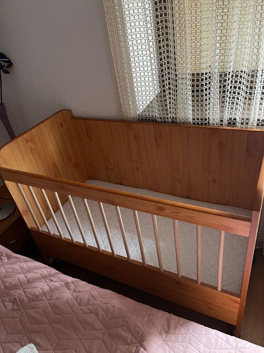 Pătuț cu sertar și saltea inclusa