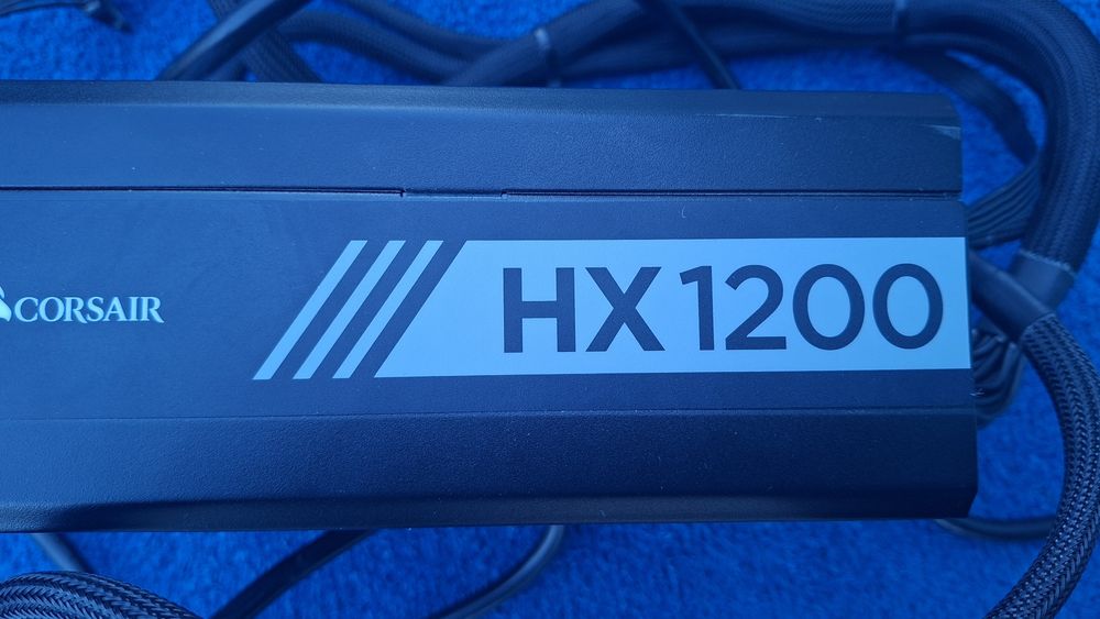 Vind  sursa corsair hx1200, 1200w modulara  perfect funcțional.