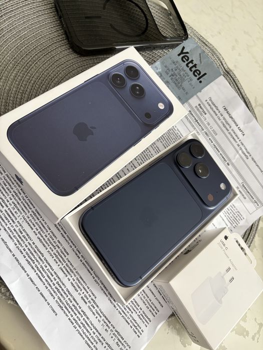 IPhone 17 pro Deep Blue 256gb