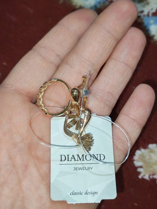 Uzuk razmer 16 yoki 16.5 585prova 1marta taqqanman birkasini uzilgan.