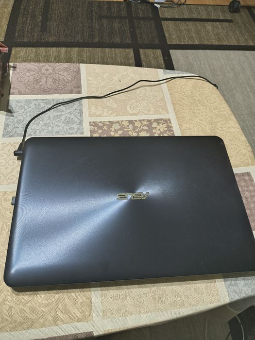 Лаптоп Asus 15,6 инча