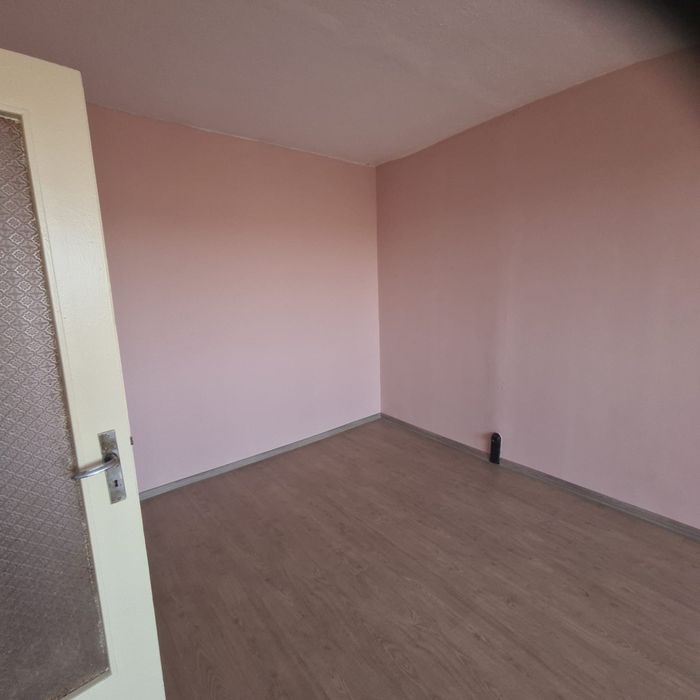 Дава се под наем Тристаен апартамент в Разград, Орел - 76 кв.м за 204 € - Снимка #1