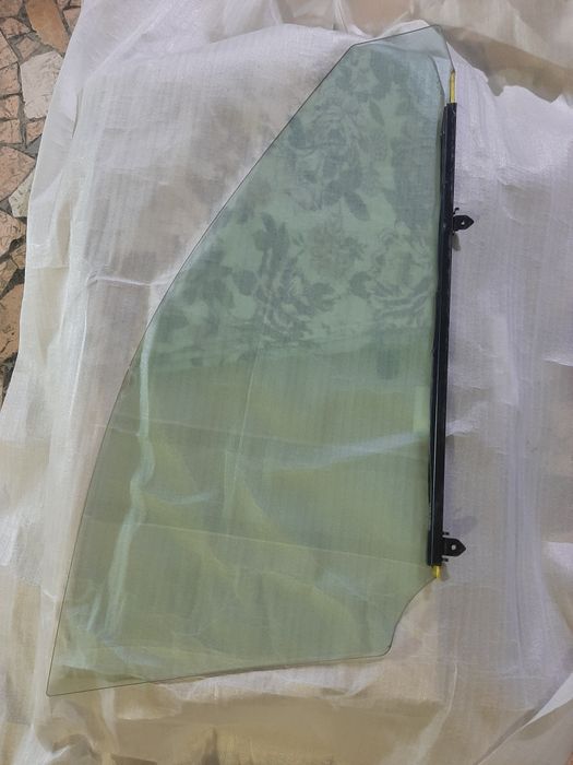 Стекло Lexus ES350