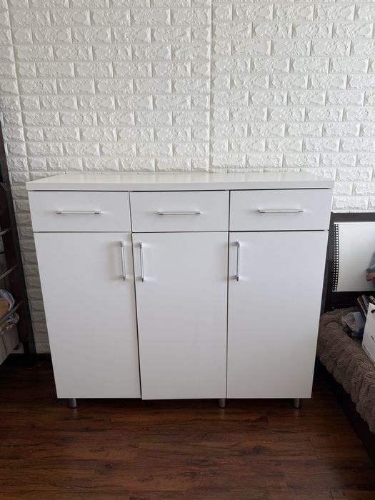 Шкаф белый продается