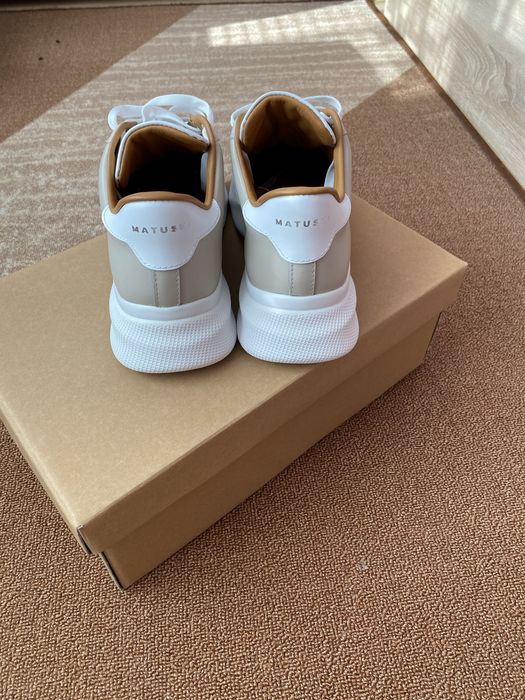 Нови дамски кецове в кутия