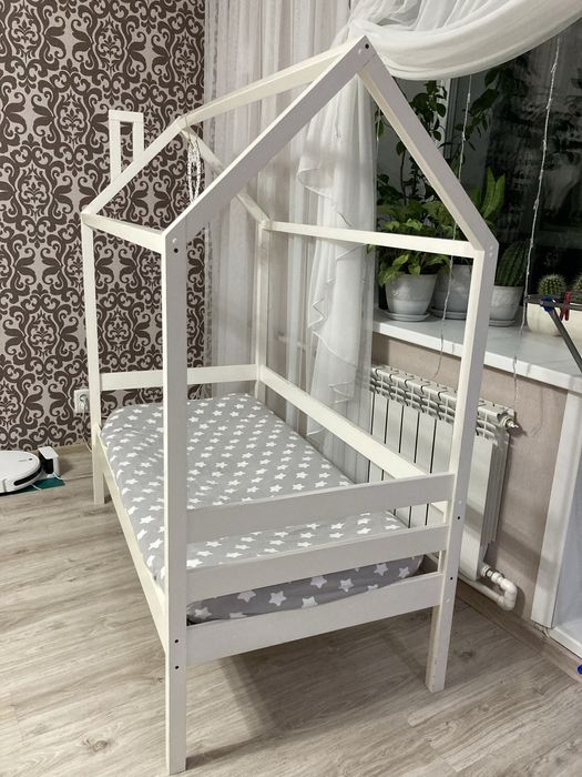 Кровать детская с матрасом