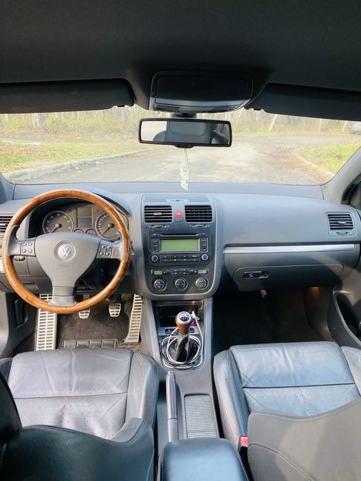 Golf 5 Individual 2.0 fsi Inmatriculată